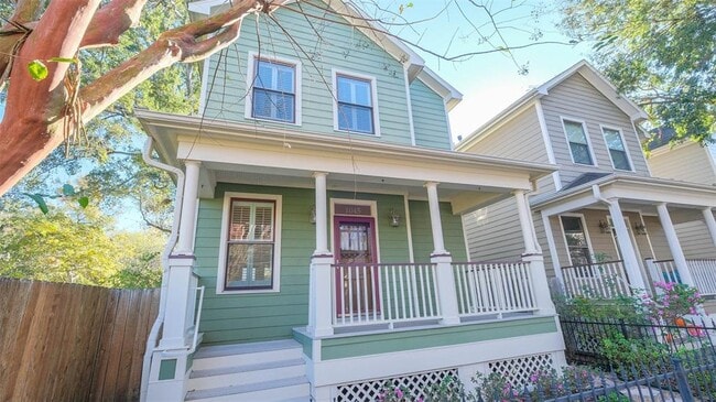 Building Photo - 1045 W 16th St