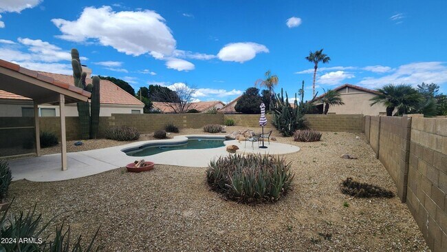 Building Photo - 2050 W Boulder Ct