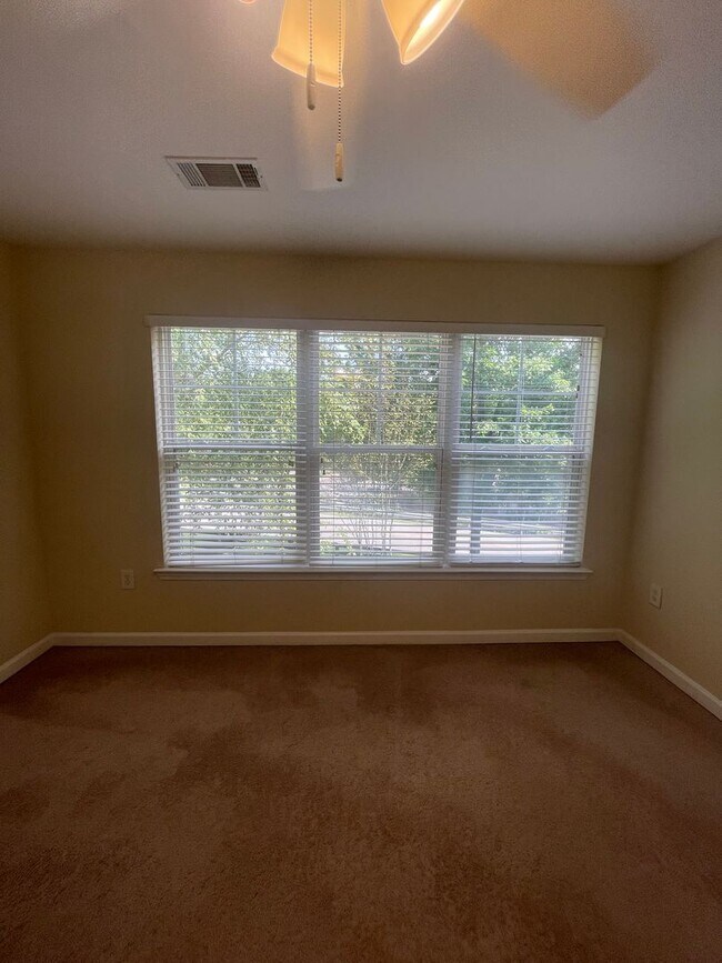 Building Photo - 15-1529 Gutleber