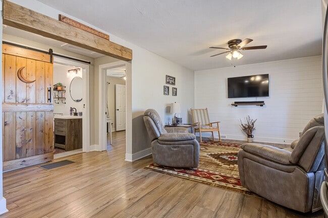 Building Photo - Fully Furnished Modern 3 bedroom Home!