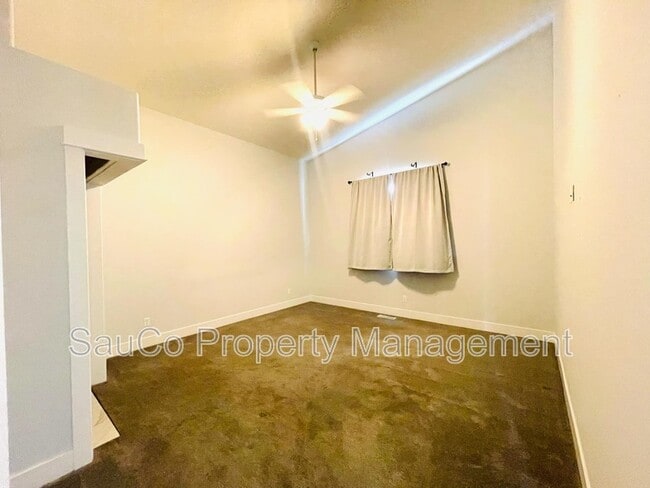 Building Photo - 515 S 10th St