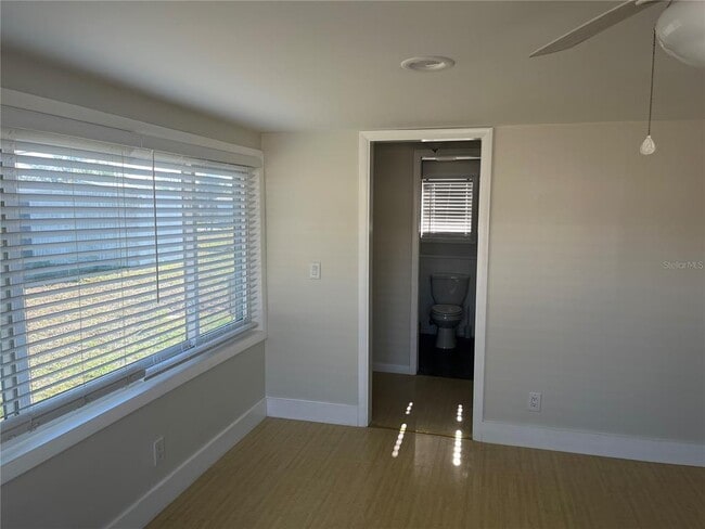 Building Photo - 142 Sandhurst Dr