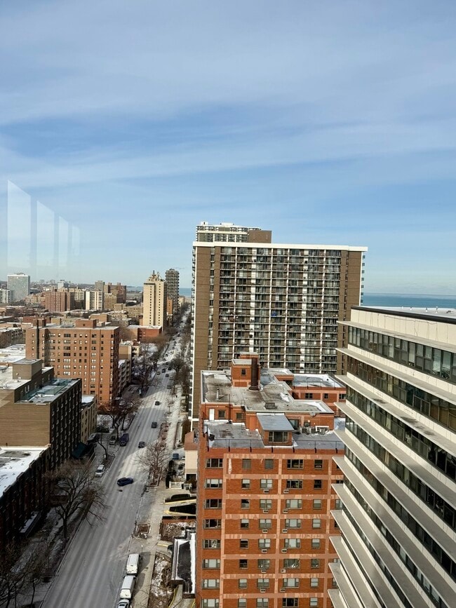 Building Photo - 5757 N Sheridan Rd