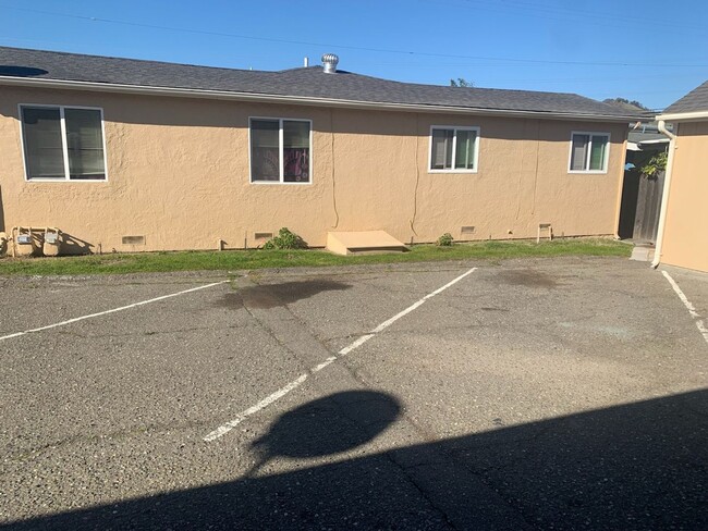 Building Photo - Vacaville Apartment Available Now!