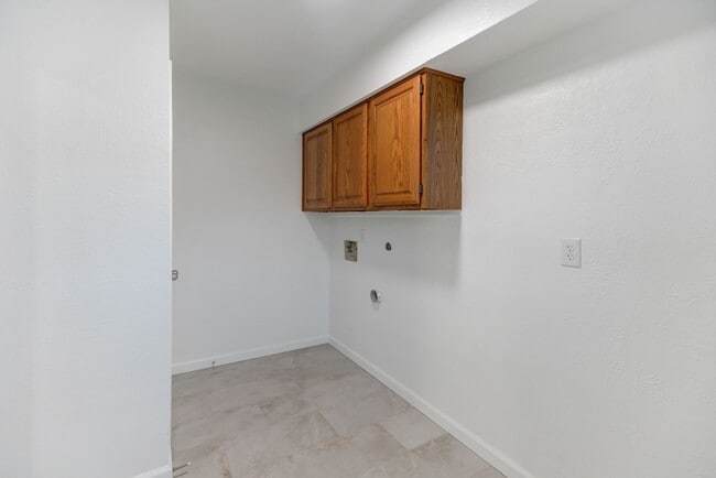 Building Photo - 726 Parkhill St
