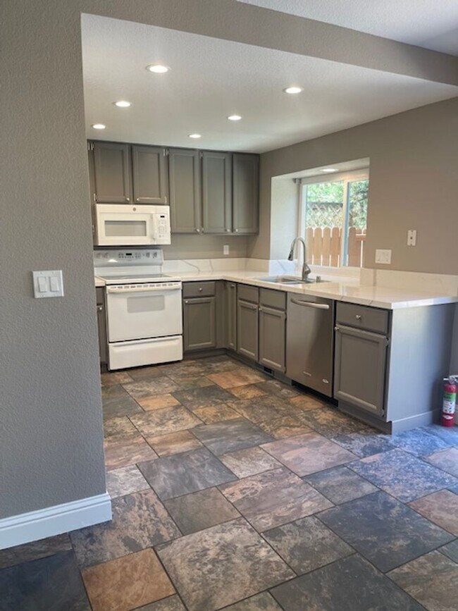 Building Photo - COMING SOON! Beautiful Home with Stunning ...