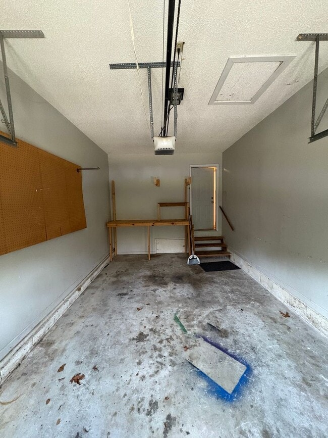 Building Photo - For Rent