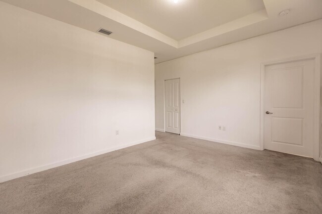 Building Photo - 20742 NE 5th Ct
