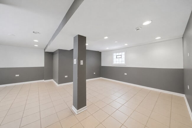 Building Photo - 2231 N 75th Ave