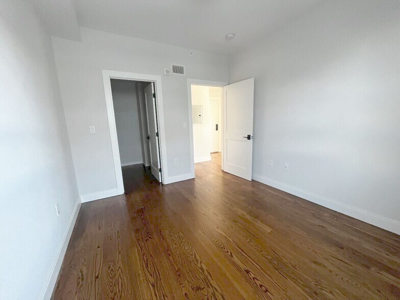 Building Photo - 7 Everett St