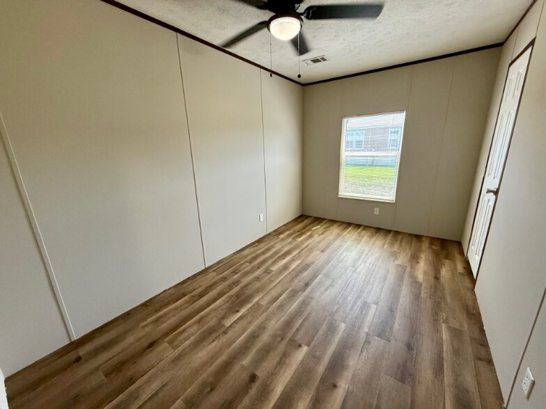 Building Photo - 172 Bently Dr