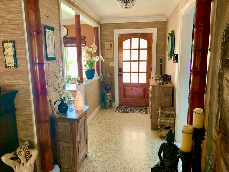 Building Photo - 1490 San Helen Dr