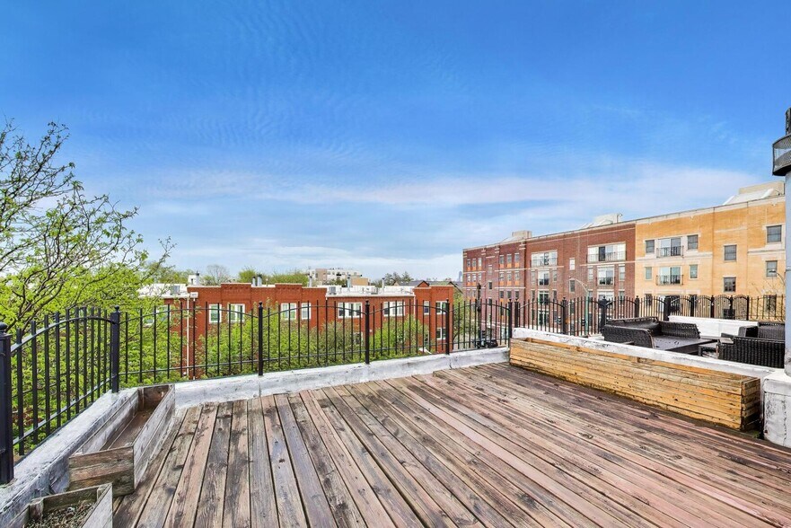 Building Photo - 2810 N Wolcott Ave