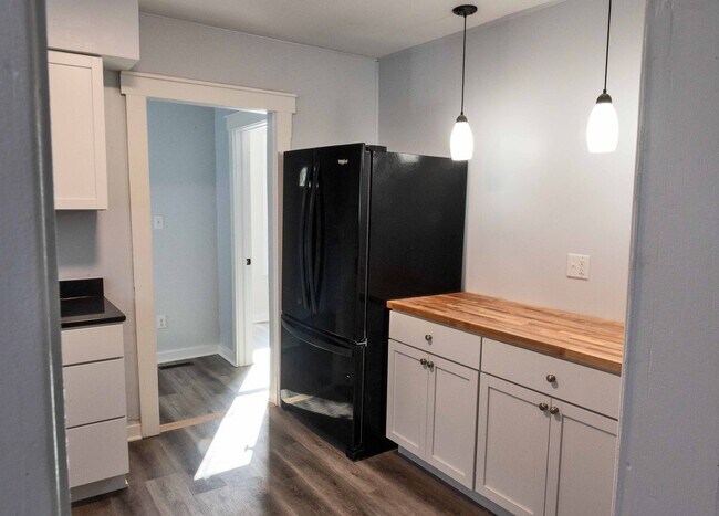 Building Photo - Remodeled 3 Bedroom 1 Bath home Ready for ...