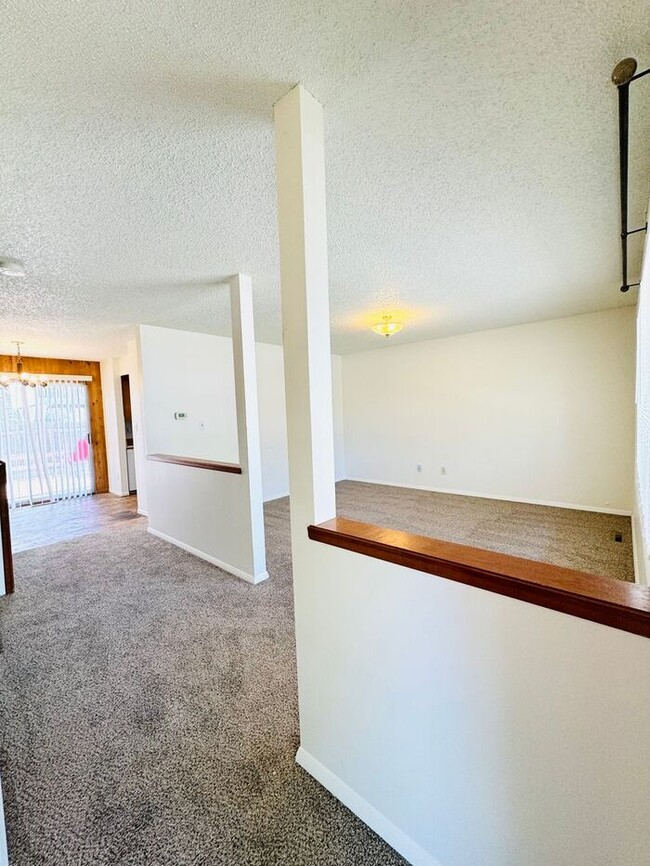 Building Photo - 3 Bedroom 2 Bath Tri-Level Home with 2 car...