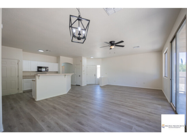 Building Photo - Wow! Absolutely stunning remodeled Tucson ...