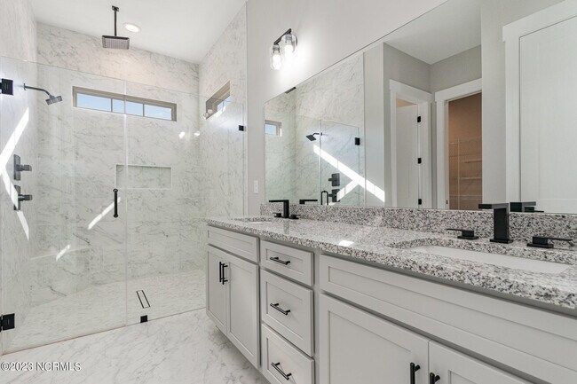 Building Photo - 2108 Stonecrest Dr NW