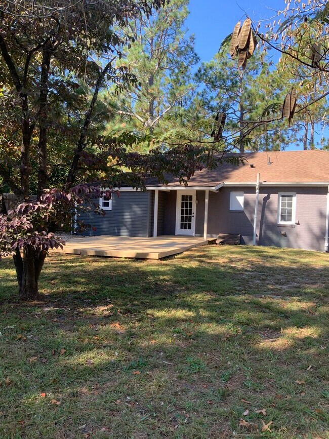 Building Photo - 235 N Pecan St