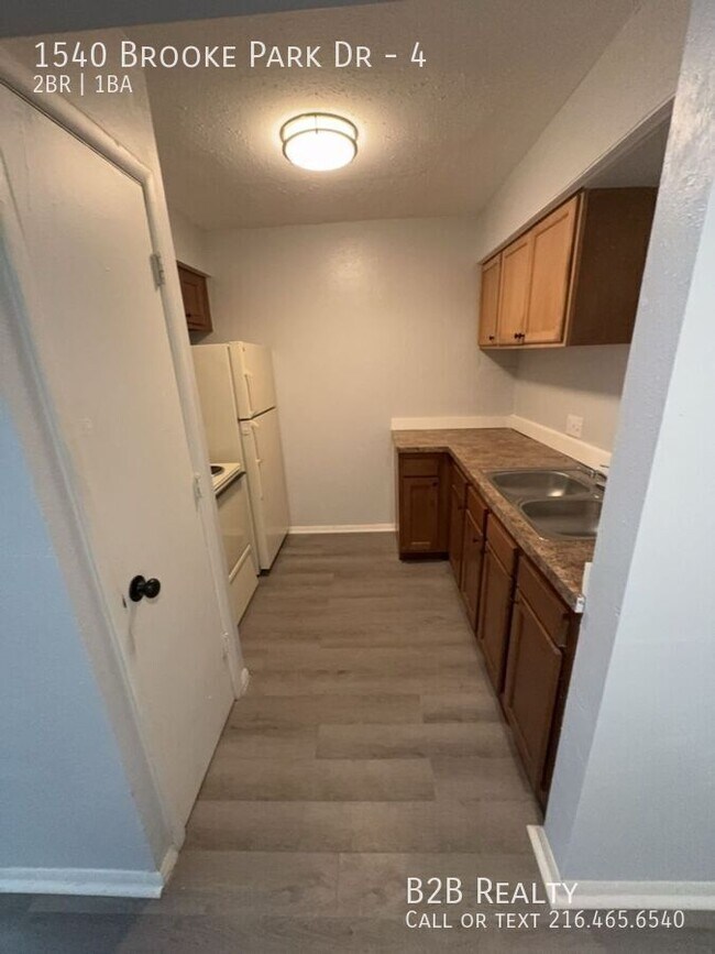 Building Photo - 1540 Brooke Park Dr