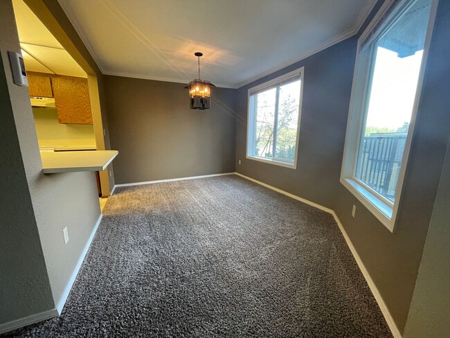 Building Photo - 2 BED 2 BATH SOUTHRIDGE CONDO