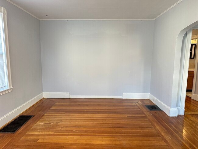 Building Photo - 10 Newport Terrace