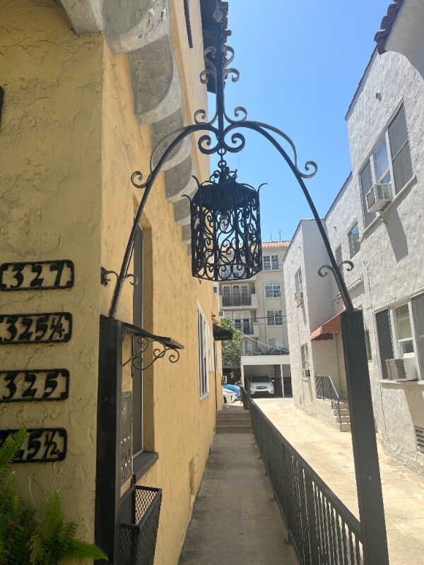 Building Photo - 325-327 S Detroit St