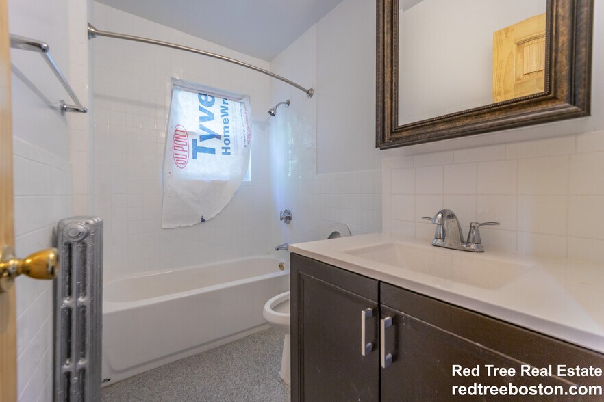 Building Photo - 12 Logan St