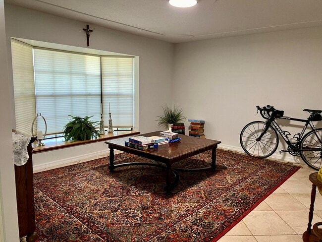 Building Photo - 410 Rio Casa Dr S