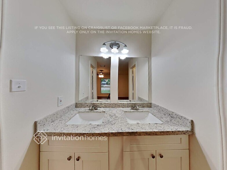 Building Photo - 10527 Mills Walk Dr