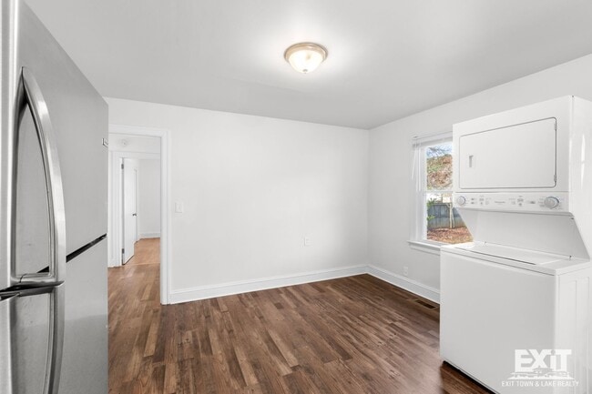 Building Photo - Welcome to your 2 bedroom, 1 bath home in South Hill!