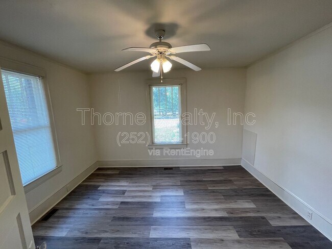 Building Photo - 1524 Sunset Ave