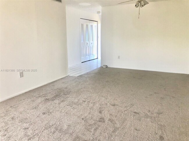 Building Photo - 1595 NE 135th St