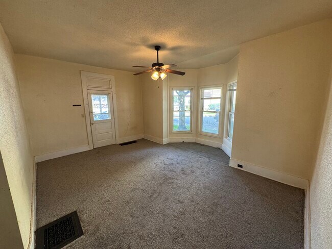 Building Photo - 204 N Fort Wayne Ave