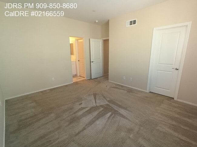 Building Photo - Upland 3 Bedroom Condo