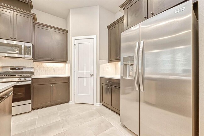 Building Photo - 493 Longleaf Pine Dr