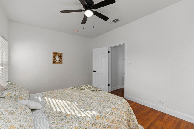 Building Photo - Beautifully Updated 3 bedroom, 2 bath!