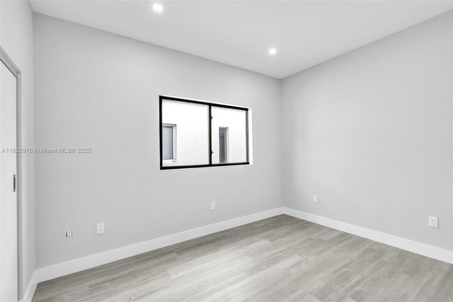 Building Photo - 808-810 SW 9th St