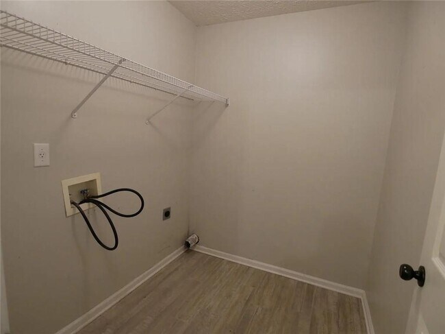 Building Photo - 5440 Windcrest Ln