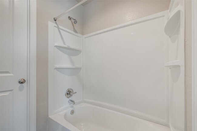 Building Photo - 221 Pk Pl Cir