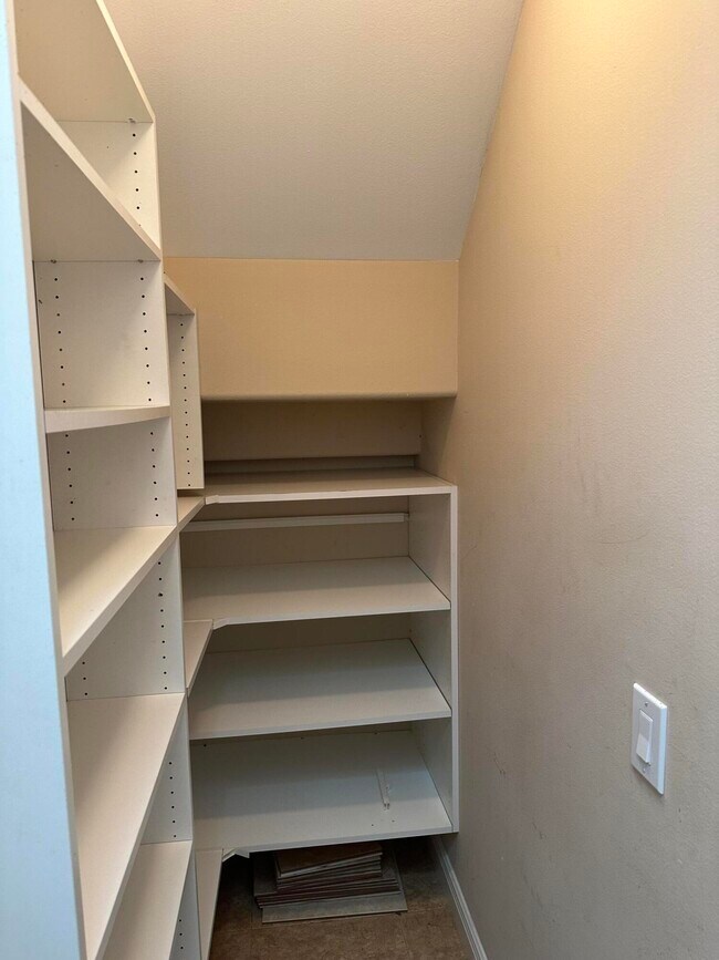 Building Photo - 231 Calusa Blvd