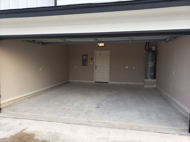 Building Photo - Townhome for rent