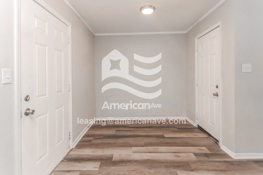 Building Photo - 4202 Snellings Dr