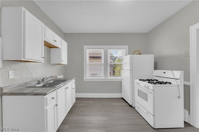 Building Photo - 3652 E 153rd St