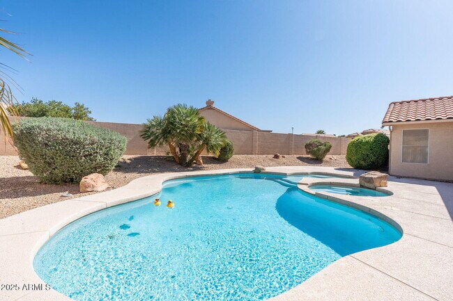 Building Photo - 7910 W Adobe Dr