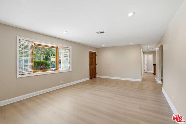 Building Photo - 6646 Franrivers Ave