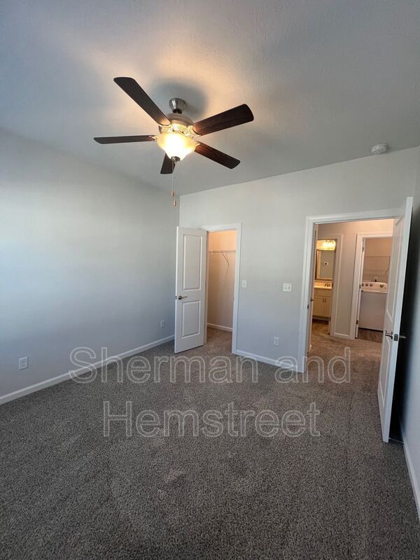 Building Photo - 2046 Lotus Dr