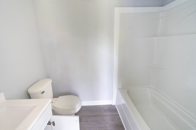 Building Photo - AVAILABLE NOW at a Good Price. 1 Bed 1 Bath FOR LEASE in Lewisburg. $700 Rent.