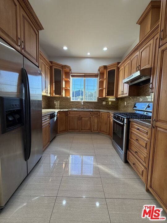 Building Photo - 10006 Samoa Ave