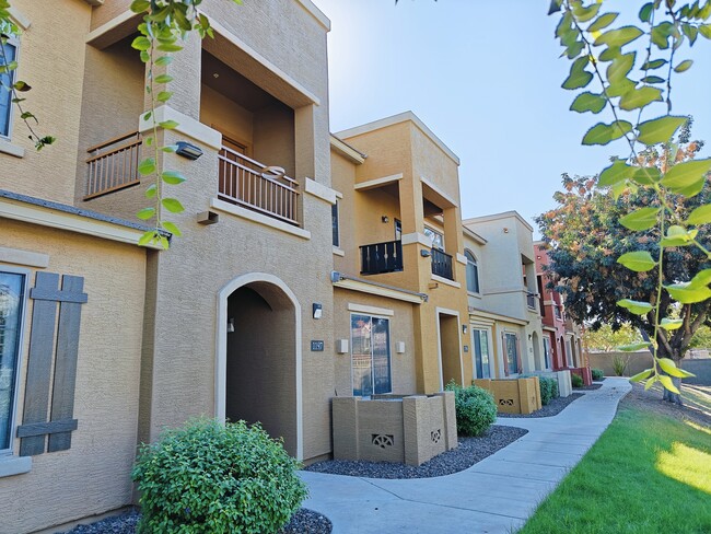 Front of property. 2-story townhome. - 900 S 94th St