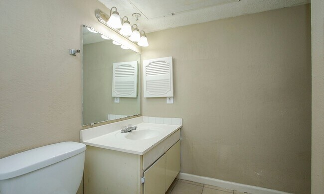 Building Photo - For Lease and Accepting Housing Vouchers | 3 Bed, 2 Bath | 1,237 Sq Ft |  Hearthwood II Community |